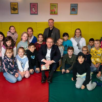 Vorlesetag: Klasse 3c mit Herrn Günther (Quelle: Staatskanzlei SH), 15.11.2024