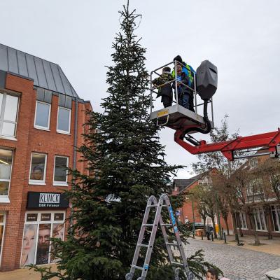 Weihnachtsbaum auf dem Leuchtturmplatz, 27.11.2023